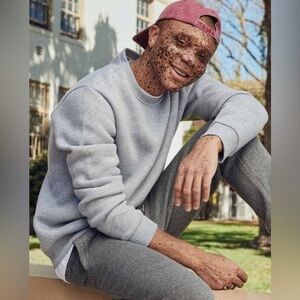HEATHERED FLEECE CREW NECK SWEATSHIRT